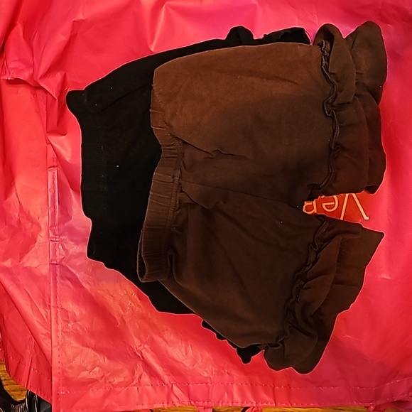 2x Size 3 ruffled shorts - Picture 1 of 3